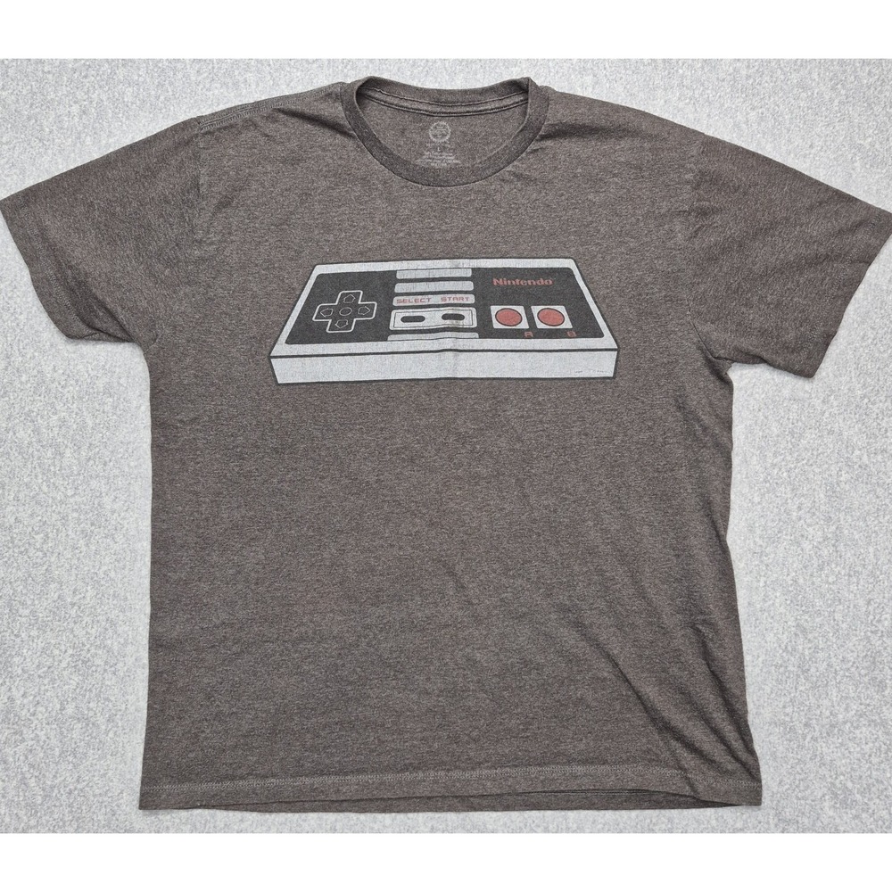 Nintendo NES Controller T-Shirt Mens Large‎ Gray Graphic Short Sleeve Tee Retro